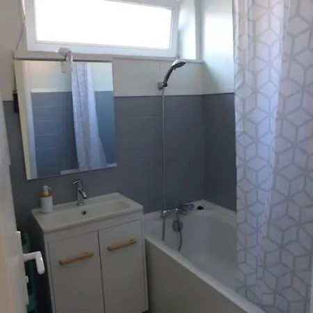 Pour 6 Personnes Proche Metro Euroteleport * Roubaix